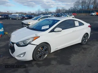 2013 Hyundai Elantra GS z VIN KMHDH6AE3DU004609, wystawiony jako IAAI lot #41738554 z przebiegiem 108 586 mil mil oraz . Historia ofert i sprzedaży dostępna na DreamBid. Obrazek 2.