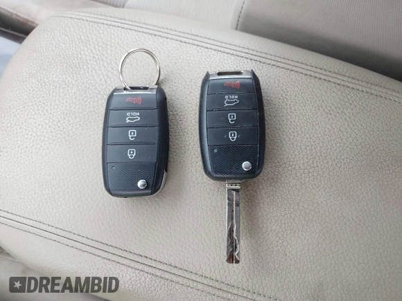 2014 Kia Sorento LX z VIN 5XYKT4A7XEG460996, wystawiony jako IAAI lot #42270696 z przebiegiem 105 677 mil mil oraz . Historia ofert i sprzedaży dostępna na DreamBid. Obrazek 11.
