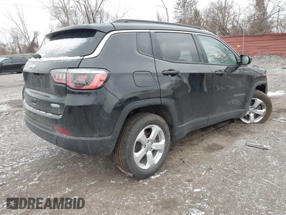 2018 Jeep Compass Latitude with VIN 3C4NJDBB7JT373582, listed as a IAAI auction lot 41728122 with 111,411 mi miles. Bid and sale history available at carsss.com. Image 4.