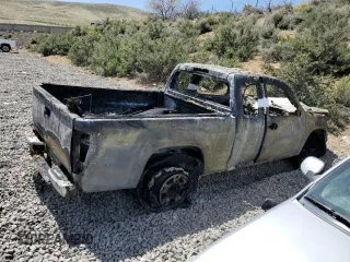 2005 Chevrolet Colorado LS Z71 z VIN 1GCDT196958230165, wystawiony jako Copart lot #54505655 z przebiegiem Nie podano mil oraz Nie do naprawy • Non repairable. Historia ofert i sprzedaży dostępna na DreamBid. Obrazek 3.