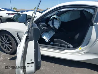 2023 Toyota 86 z VIN JF1ZNBC13P8762393, wystawiony jako IAAI lot #42202061 z przebiegiem 9 870 mil mil oraz . Historia ofert i sprzedaży dostępna na DreamBid. Obrazek 5.