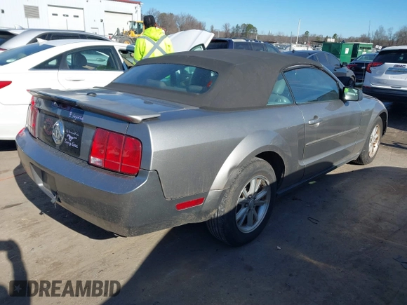 2008 Ford Mustang Deluxe with VIN 1ZVHT84N285204745, listed as a IAAI auction lot 41696010 with 204,987 mi miles and . Bid and sale history available at carsss.com. Image 4.