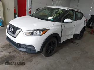 2019 Nissan Kicks SV z VIN 3N1CP5CU7KL498307, wystawiony jako IAAI lot #42168416 z przebiegiem 18 778 mil mil oraz . Historia ofert i sprzedaży dostępna na DreamBid. Obrazek 2.