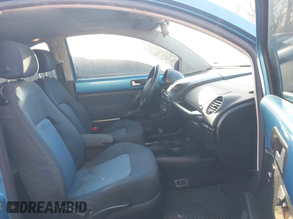 2004 Volkswagen New Beetle Coupe Satellite Blue with VIN 3VWGK31C84M420043, listed as a IAAI auction lot 41871049 with 251,646 mi miles. Bid and sale history available at carsss.com. Image 5.