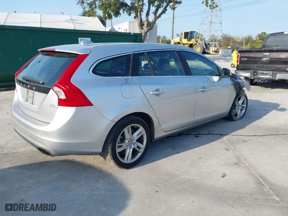 2015 Volvo V60 T5 Drive-E Premier with VIN YV140MEB5F1197828, listed as a IAAI auction lot 41486840 with 1 mi miles. Bid and sale history available at carsss.com. Image 4.