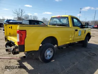 2019 Ford F-250 XL with VIN 1FTBF2B60KEG24939, listed as a Copart auction lot 51901055 with 132,180 mi miles and Salvage title. Bid and sale history available at DreamBid. Image 3.