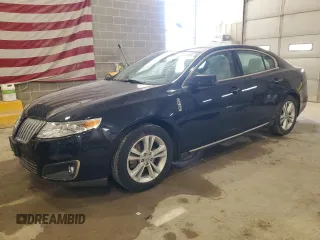 2009 Lincoln MKS z VIN 1LNHM93R79G610290, wystawiony jako Copart lot #50808225 z przebiegiem 86 075 mil mil oraz Szkoda całkowita • Salvage title. Historia ofert i sprzedaży dostępna na DreamBid. Obrazek 1.
