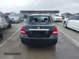 2008 Nissan Versa S z VIN 3N1BC11EX8L446772, wystawiony jako IAAI lot #41824455 z przebiegiem 145 793 mil mil oraz . Historia ofert i sprzedaży dostępna na DreamBid. Obrazek 17.