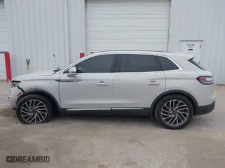 2019 Lincoln Nautilus Reserve with VIN 2LMPJ8LP3KBL17646, listed as a IAAI auction lot 41688302 with 92,208 mi miles. Bid and sale history available at carsss.com. Image 15.