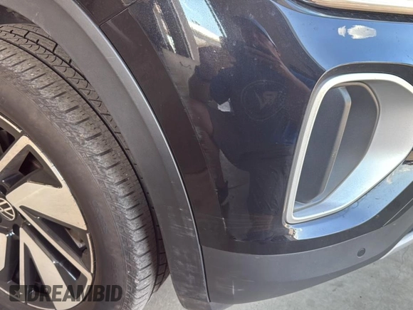 2024 Volkswagen Atlas SE with VIN 1V2HR2CA2RC553977, listed as a IAAI auction lot 42731405 with 24,692 mi miles and . Bid and sale history available at DreamBid. Image 10.