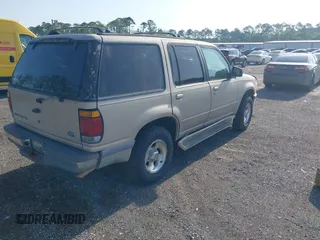 1997 Ford Explorer Eddie Bauer z VIN 1FMDU32X8VZC30353, wystawiony jako IAAI lot #42259734 z przebiegiem 249 106 mil mil oraz . Historia ofert i sprzedaży dostępna na DreamBid. Obrazek 4.