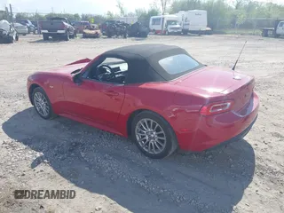 2017 FIAT 124 Spider Lusso z VIN JC1NFAEK3H0128181, wystawiony jako IAAI lot #42277948 z przebiegiem 15 668 mil mil oraz . Historia ofert i sprzedaży dostępna na DreamBid. Obrazek 3.