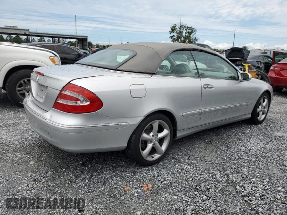 2005 Mercedes-Benz CLK 320 z VIN WDBTK65G85T035650, wystawiony jako Copart lot #55612865 z przebiegiem 93 588 mil mil oraz Szkoda całkowita • Salvage title. Historia ofert i sprzedaży dostępna na DreamBid. Obrazek 3.