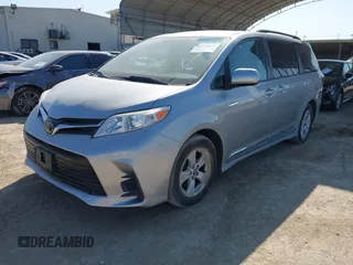 2019 Toyota Sienna LE Auto Access Seat z VIN 5TDKZ3DC1KS966037, wystawiony jako IAAI lot #41972610 z przebiegiem 59 585 mil mil oraz . Historia ofert i sprzedaży dostępna na DreamBid. Obrazek 18.