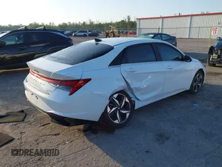 2023 Hyundai Elantra Limited z VIN KMHLN4AJ2PU074306, wystawiony jako IAAI lot #42277954 z przebiegiem 21 487 mil mil oraz . Historia ofert i sprzedaży dostępna na DreamBid. Obrazek 4.