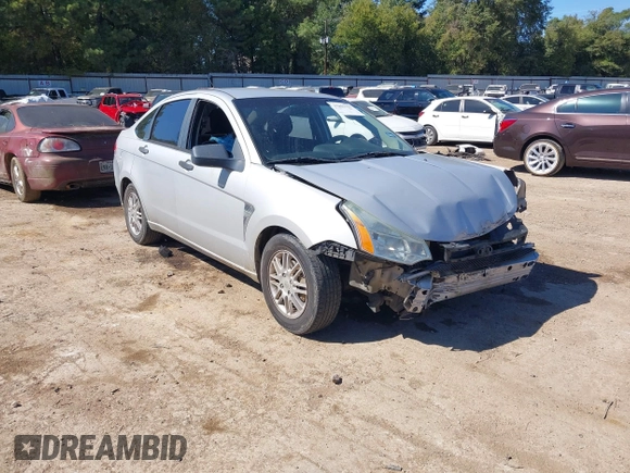 2008 Ford Focus SE z VIN 1FAHP35N18W162951, wystawiony jako IAAI lot #37857727 z przebiegiem 158 792 mil mil oraz . Historia ofert i sprzedaży dostępna na DreamBid. Obrazek 1.