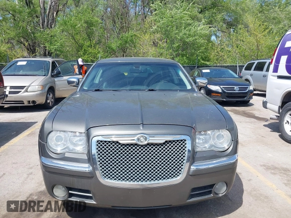 2008 Chrysler 300 C Hemi with VIN 2C3LA63H18H172015, listed as a IAAI auction lot 42055764 with 130,915 mi miles. Bid and sale history available at carsss.com. Image 12.