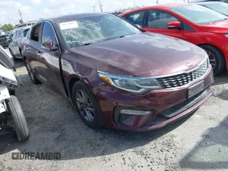 2020 Kia Optima LX z VIN 5XXGT4L36LG400506, wystawiony jako IAAI lot #41430017 z przebiegiem 124 657 mil mil oraz . Historia ofert i sprzedaży dostępna na DreamBid. Obrazek 1.