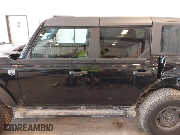 2024 Ford Bronco Big Bend z VIN 1FMDE7BH7RLB55036, wystawiony jako IAAI lot #42404799 z przebiegiem 1 054 mil mil oraz . Historia ofert i sprzedaży dostępna na DreamBid. Obrazek 14.