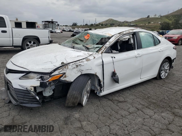 2024 Toyota Camry LE z VIN 4T1C11AKXRU899984, wystawiony jako Copart lot #53620825 z przebiegiem 35 548 mil mil oraz Nie do naprawy • Non repairable. Historia ofert i sprzedaży dostępna na DreamBid. Obrazek 1.