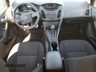 2017 Ford Focus SE z VIN 1FADP3F25HL218829, wystawiony jako Copart lot #63070195 z przebiegiem 64 039 mil mil oraz Czysty tytuł • Clean title. Historia ofert i sprzedaży dostępna na DreamBid. Obrazek 8.