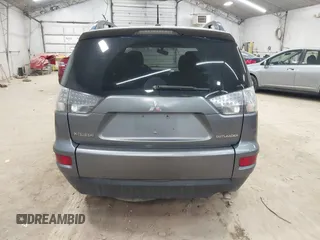 2011 Mitsubishi Outlander SE z VIN JA4JT3AWXBU007978, wystawiony jako IAAI lot #42337365 z przebiegiem 239 587 mil mil oraz . Historia ofert i sprzedaży dostępna na DreamBid. Obrazek 16.