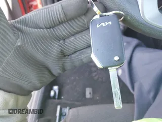 2022 Kia Forte LXS z VIN 3KPF24AD2NE468128, wystawiony jako IAAI lot #41939344 z przebiegiem 13 305 mil mil oraz . Historia ofert i sprzedaży dostępna na DreamBid. Obrazek 11.