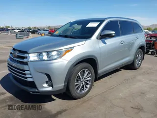 2019 Toyota Highlander SE z VIN 5TDJZRFH4KS580932, wystawiony jako IAAI lot #42250414 z przebiegiem 52 437 mil mil oraz . Historia ofert i sprzedaży dostępna na DreamBid. Obrazek 17.