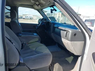 2005 GMC Yukon SLT with VIN 1GKEC13VX5J133090, listed as a IAAI auction lot 41281908 with 108,598 mi miles. Bid and sale history available at carsss.com. Image 5.