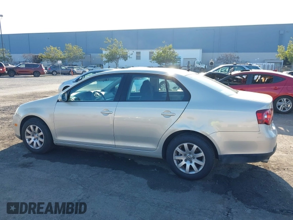 2010 Volkswagen Jetta Sedan S with VIN 3VWJZ7AJ0AM060706, listed as a IAAI auction lot 41238990 with 131,288 mi miles. Bid and sale history available at carsss.com. Image 14.