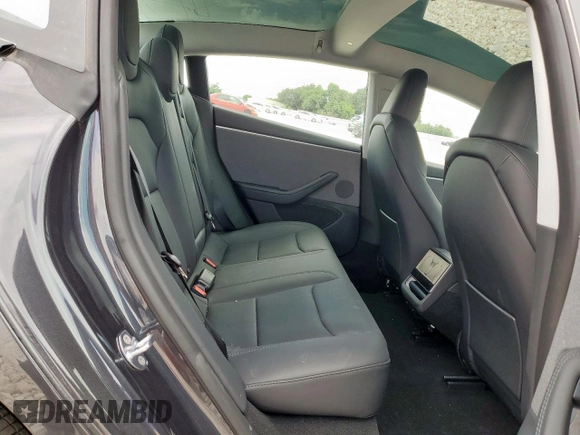 2025 Tesla Model 3 Long Range z VIN 5YJ3E1EA5SF000814, wystawiony jako Copart lot #57821595 z przebiegiem 727 mil mil oraz Szkoda całkowita • Salvage title. Historia ofert i sprzedaży dostępna na DreamBid. Obrazek 10.