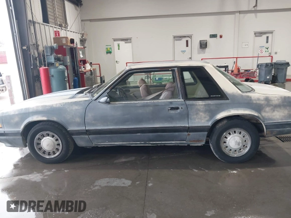 1989 Ford Mustang with VIN 1FABP40A3KF188992, listed as a IAAI auction lot 42076796 with 43,676 mi miles and . Bid and sale history available at DreamBid. Image 14.