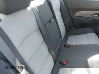 2014 Chevrolet Cruze LS z VIN 1G1PA5SGXE7195888, wystawiony jako IAAI lot #40807679 z przebiegiem 163 947 mil mil oraz . Historia ofert i sprzedaży dostępna na DreamBid. Obrazek 8.