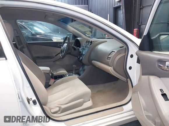 2010 Nissan Altima 2.5 S with VIN 1N4AL2AP8AN533209, listed as a IAAI auction lot 42162097 with 123,656 mi miles. Bid and sale history available at carsss.com. Image 5.