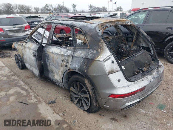 2024 Audi Q5 S line Premium z VIN WA1GAAFY9R2007121, wystawiony jako IAAI lot #41516916 z przebiegiem 15 mil mil oraz . Historia ofert i sprzedaży dostępna na DreamBid. Obrazek 3.