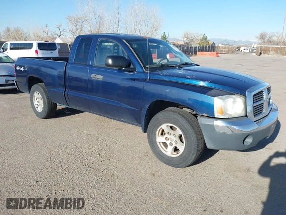 2005 Dodge Dakota SLT with VIN 1D7HW42N15S365967, listed as a IAAI auction lot 41798935 with 220,243 mi miles and . Bid and sale history available at DreamBid. Image 1.
