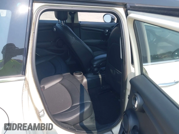 2015 MINI Hardtop 4 Door with VIN WMWXS5C5XFT827330, listed as a IAAI auction lot 42402965 with 140,648 mi miles and . Bid and sale history available at DreamBid. Image 8.