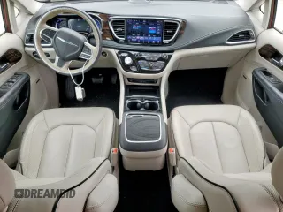2021 Chrysler Pacifica Hybrid Limited with VIN 2C4RC1S72MR535860, listed as a Copart auction lot 53759925 with 27,486 mi miles and Clean title. Bid and sale history available at DreamBid. Image 8.