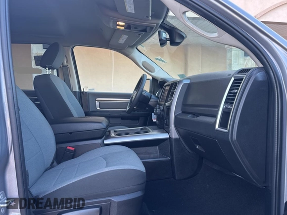 2023 Ram 1500 SLT z VIN 1C6RR6LG6PS533811, wystawiony jako Copart lot #49743065 z przebiegiem 10 320 mil mil oraz Czysty tytuł • Clean title. Historia ofert i sprzedaży dostępna na DreamBid. Obrazek 5.
