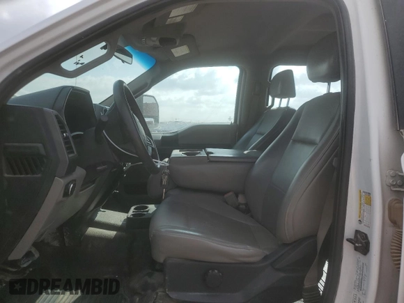 2018 Ford F-350 XL with VIN 1FT8W3BT5JEB89050, listed as a Copart auction lot 54020355 with 150,621 mi miles and Clean Title. Bid and sale history available at DreamBid. Image 7.