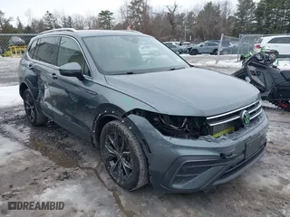 2022 Volkswagen Tiguan SE with VIN 3VV2B7AX2NM105314, listed as a IAAI auction lot 41655410 with 81,912 mi miles. Bid and sale history available at carsss.com. Image 6.