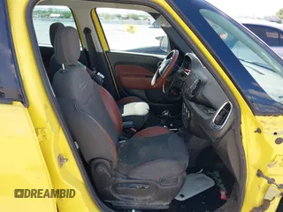 2014 FIAT 500L Trekking z VIN ZFBCFADH7EZ021466, wystawiony jako IAAI lot #42147275 z przebiegiem 132 380 mil mil oraz . Historia ofert i sprzedaży dostępna na DreamBid. Obrazek 5.