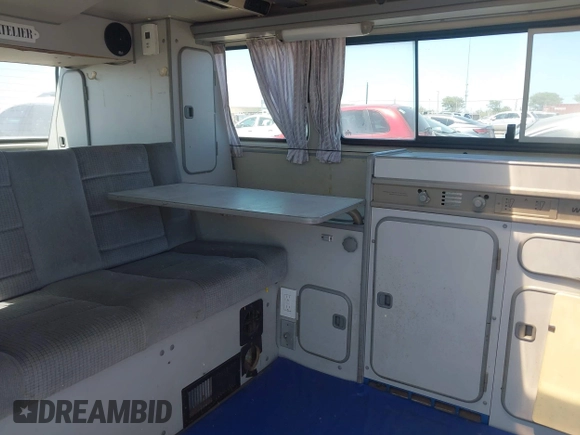 1991 Volkswagen Vanagon GL with VIN WV2ZB0258MG006802, listed as a IAAI auction lot 41969597 with 241,953 mi miles and . Bid and sale history available at DreamBid. Image 8.