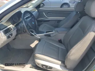 2009 BMW 3 Series 328i z VIN WBAWV135X9P123508, wystawiony jako Copart lot #59635605 z przebiegiem 149 053 mil mil oraz Szkoda całkowita • Salvage title. Historia ofert i sprzedaży dostępna na DreamBid. Obrazek 7.