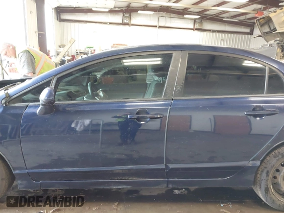 2008 Honda Civic LX z VIN 1HGFA16578L008138, wystawiony jako IAAI lot #42246207 z przebiegiem 152 247 mil mil oraz . Historia ofert i sprzedaży dostępna na DreamBid. Obrazek 15.