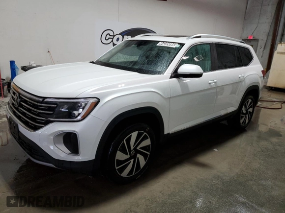 2024 Volkswagen Atlas SEL with VIN 1V2BR2CA1RC516585, listed as a Copart auction lot 44335095 with 17,611 mi miles and Clean title. Bid and sale history available at DreamBid. Image 1.