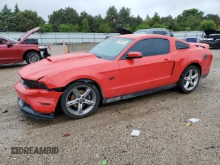 2010 Ford Mustang GT z VIN 1ZVBP8CH1A5141732, wystawiony jako Copart lot #57885605 z przebiegiem 92 882 mil mil oraz Szkoda całkowita • Salvage title. Historia ofert i sprzedaży dostępna na DreamBid. Obrazek 1.