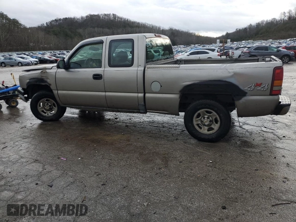 2003 Chevrolet Silverado 1500 with VIN 2GCEK19V731102554, listed as a Copart auction lot 83031934 with 279,206 mi miles and Salvage Title. Bid and sale history available at carsss.com. Image 2.