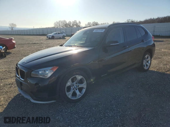 2015 BMW X1 sDrive28i with VIN WBAVM1C52FV315768, listed as a Copart auction lot 44970185 with 117,045 mi miles and Salvage Title. Bid and sale history available at carsss.com. Image 1.