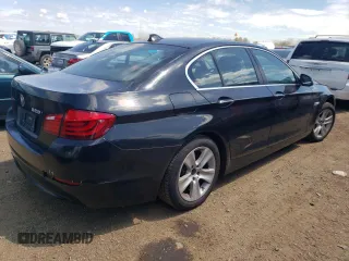 2013 BMW 5 Series 528i xDrive z VIN WBAXH5C51DDW13929, wystawiony jako Copart lot #55298965 z przebiegiem 113 810 mil mil oraz Szkoda całkowita • Salvage title. Historia ofert i sprzedaży dostępna na DreamBid. Obrazek 3.